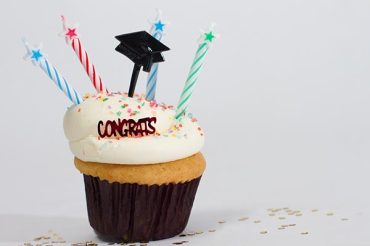 grad-cupcake-2023