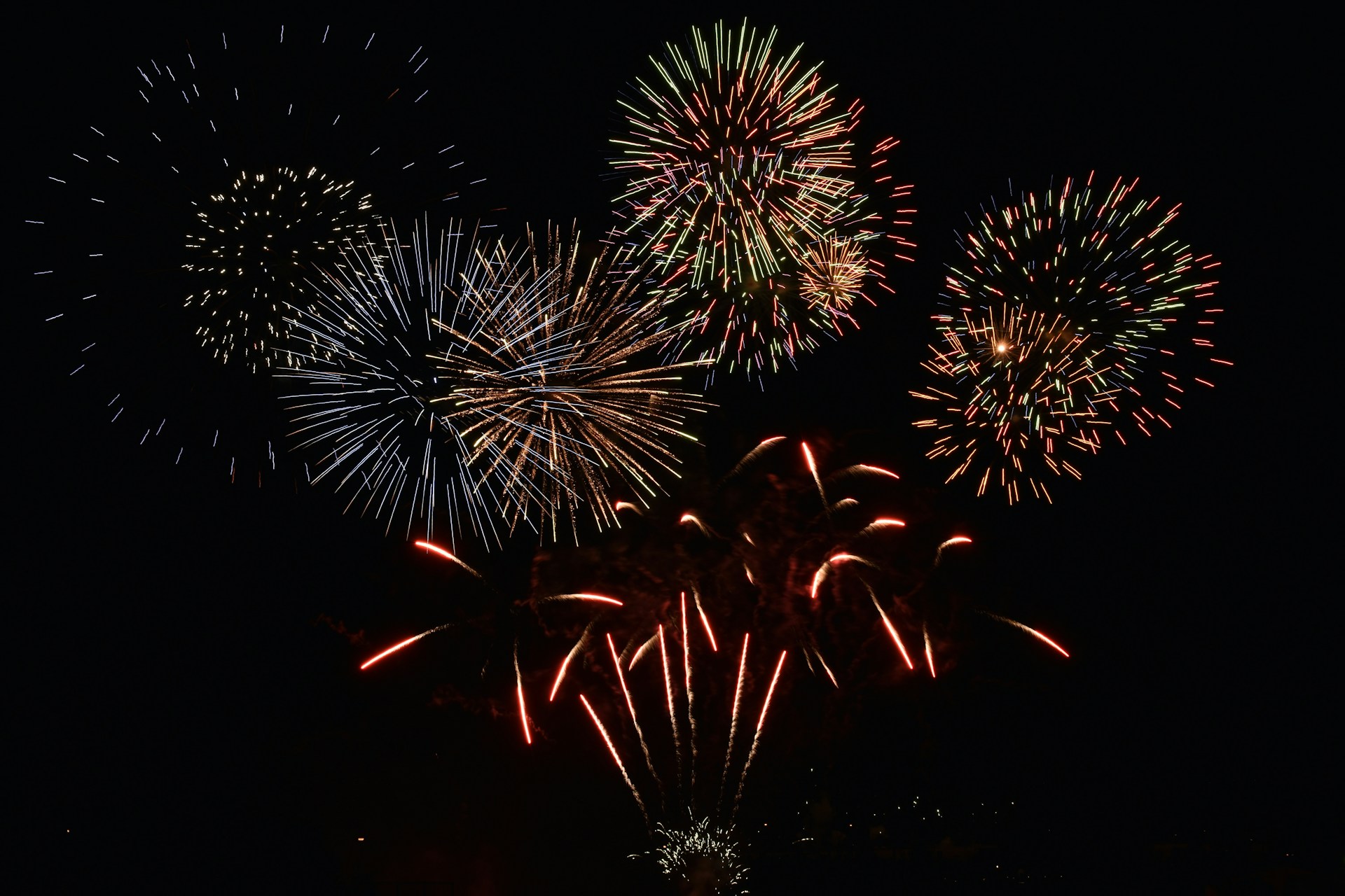 fireworks-grad-2024-unsplash fireworks-grad-2024-unsplash